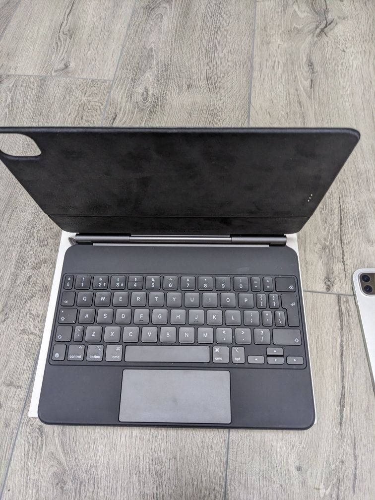 iPad PRO 11 2 поколение 256 apple клавиатура А2261