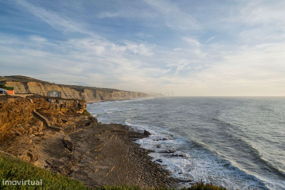Se sempre sonhou viver em cima da praia, este é o seu futuro lar!