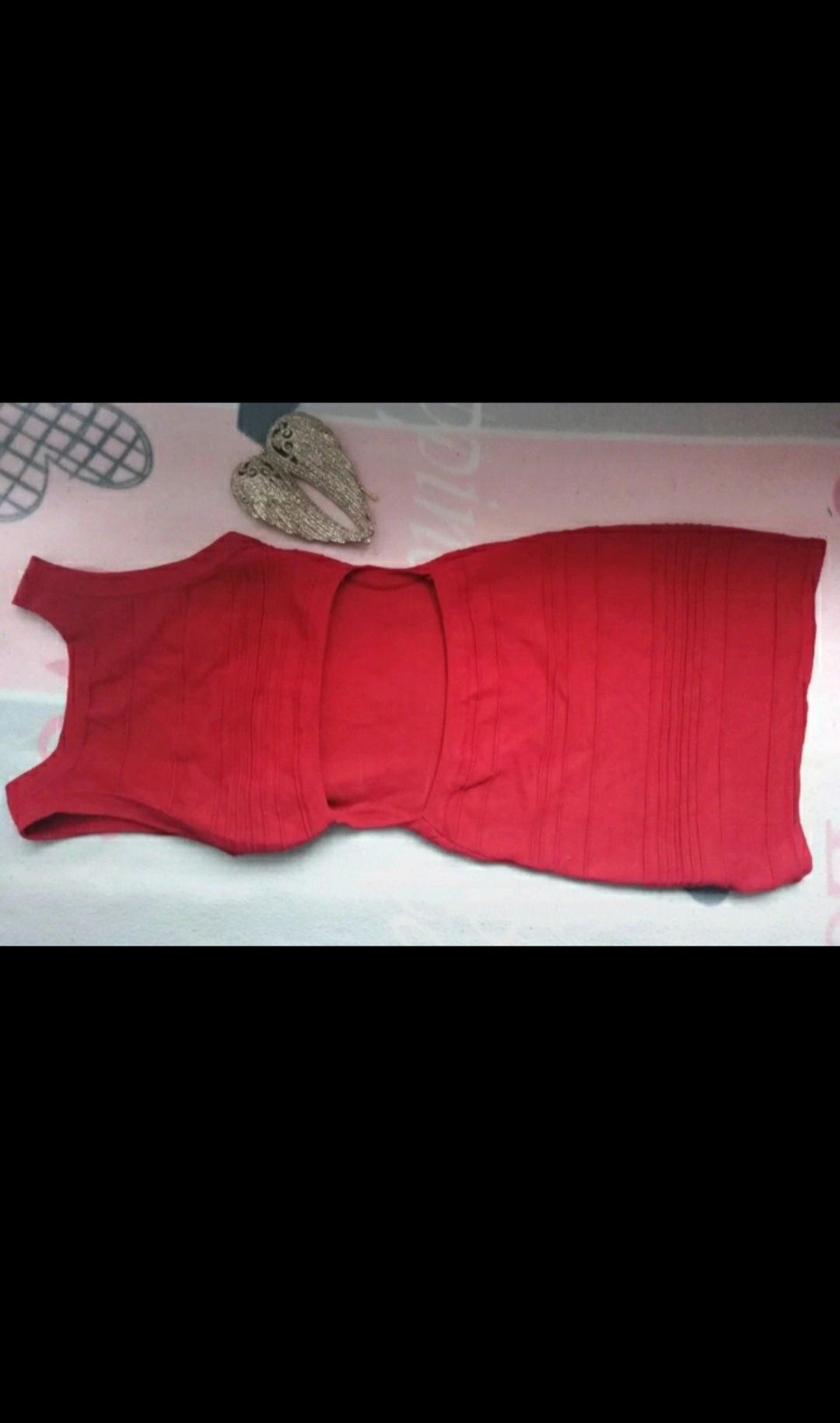 Czerwona dopasowana obcisła sukienka xs s wycięcie