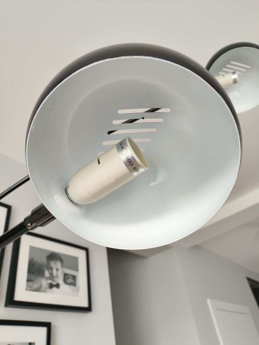 Lampa podłogowa na marmurowej podstawie
