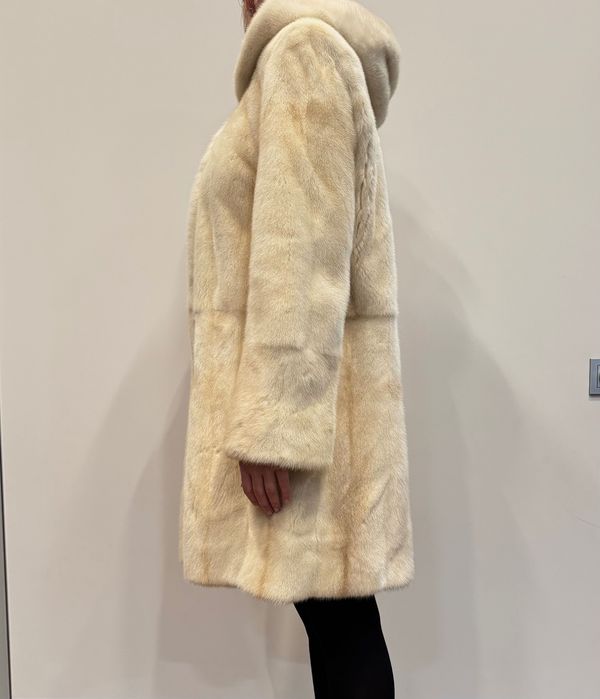 Продам білу шубу, хутро норкова шуба