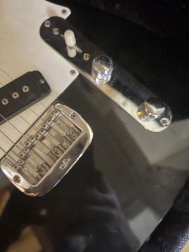Guitarra G&L ASAT assinada Leo Fender + hardcase
