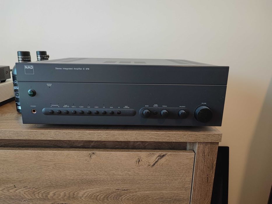 NAD C370 wzmacniacz stereo
