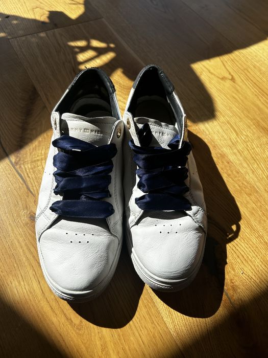 Tommy hilfigher sneakersy, białe skórzane 40