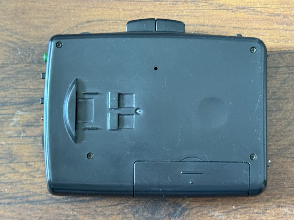 Walkman Philips z radiem AQ 6560, sprawny, po wymianie paska.