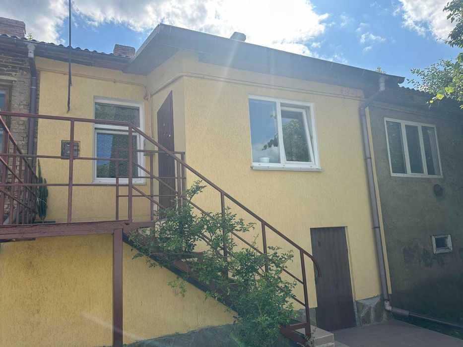 Бюджетна однокімнатна в центрі з автономкою.