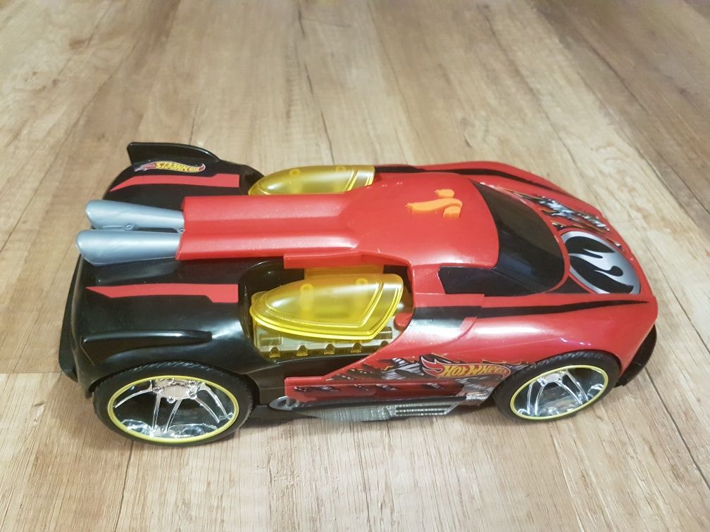 Hot wheels auto z dźwiękami i światłami