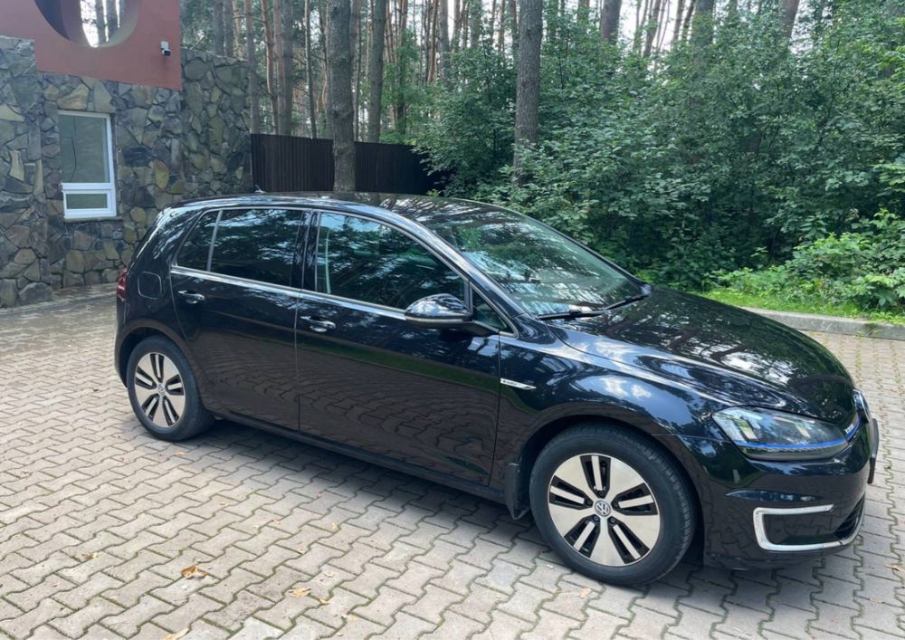 Продам volkswagen e-golf 2015