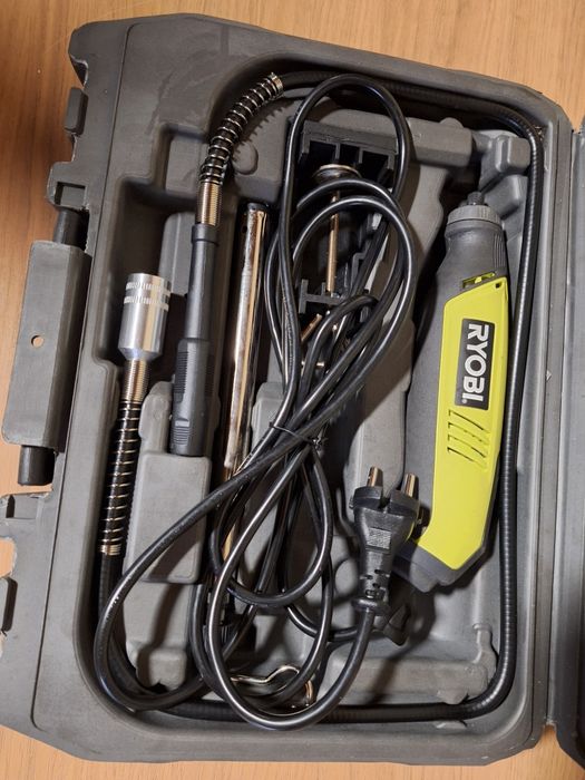 Ferramenta Rotativa Ryobi EHT 150V com acessórios