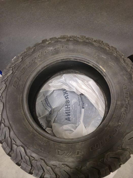 Продам майже нові покришки