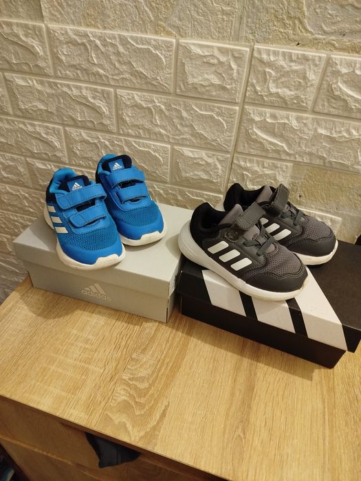Дві пари дитячий кросівок Adidas 23р.