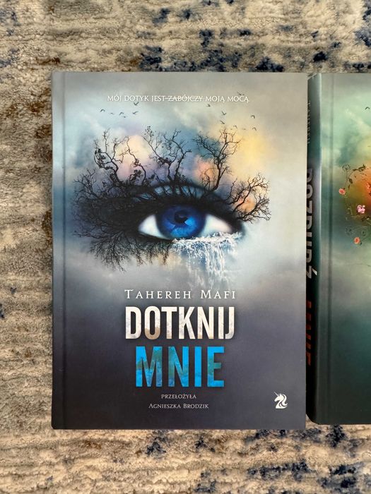 3 pierwsze tomy "Shatter me"/"Dotyk Julii" Tahereh Mafi