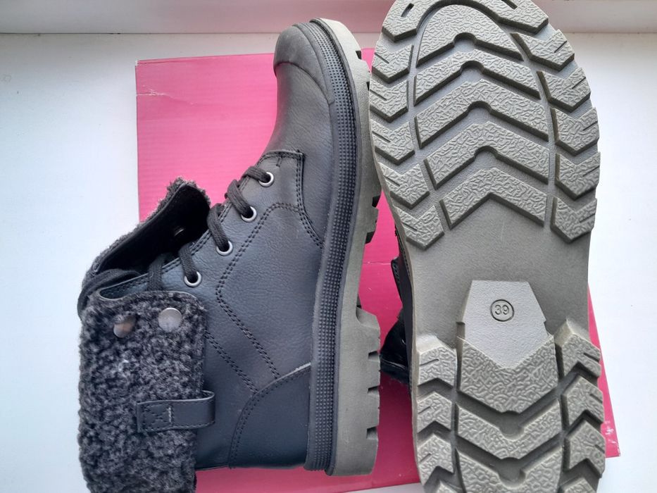 Нові черевики унісекс. 39 розмір.