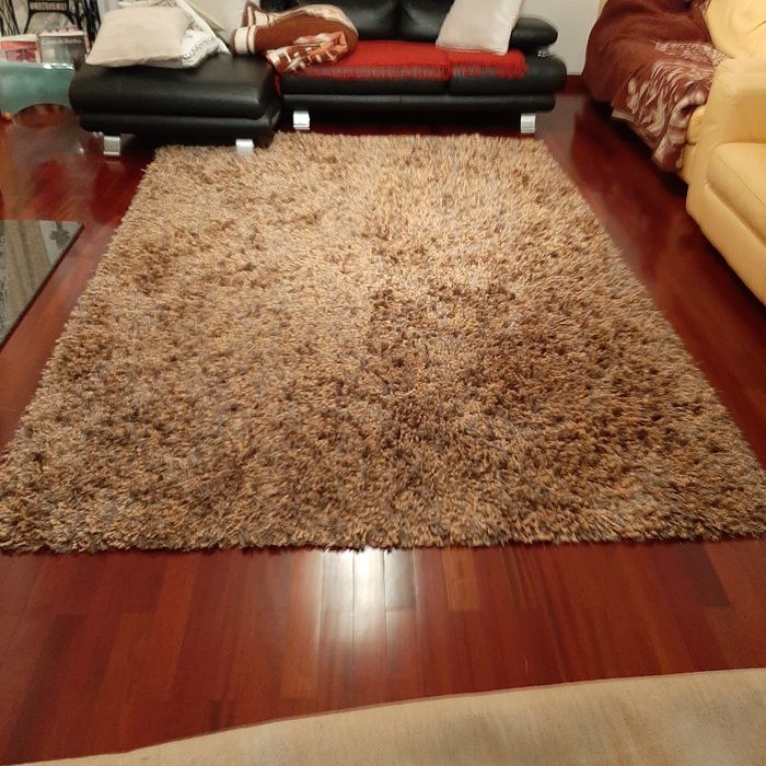 Venda de carpetes amarelas