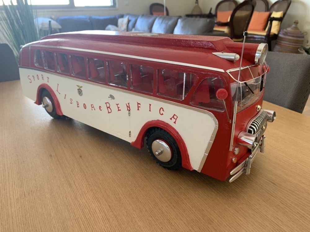 Réplica única autocarro Benfica anos 50