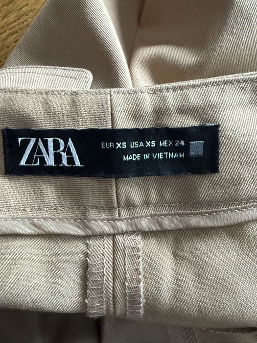 Beżowe spodnie Zara