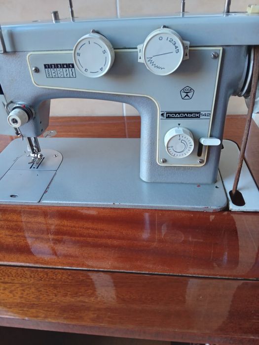 Продам швейну машинку Подольськ