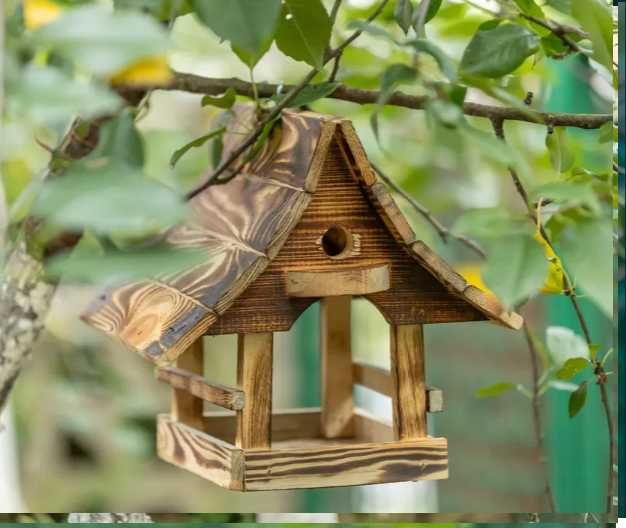 Karmnik ogrodowy z drewna – solidny, naturalny