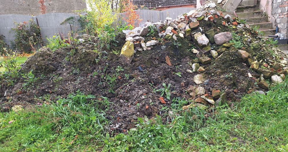 Oddam ziemię z gruzem