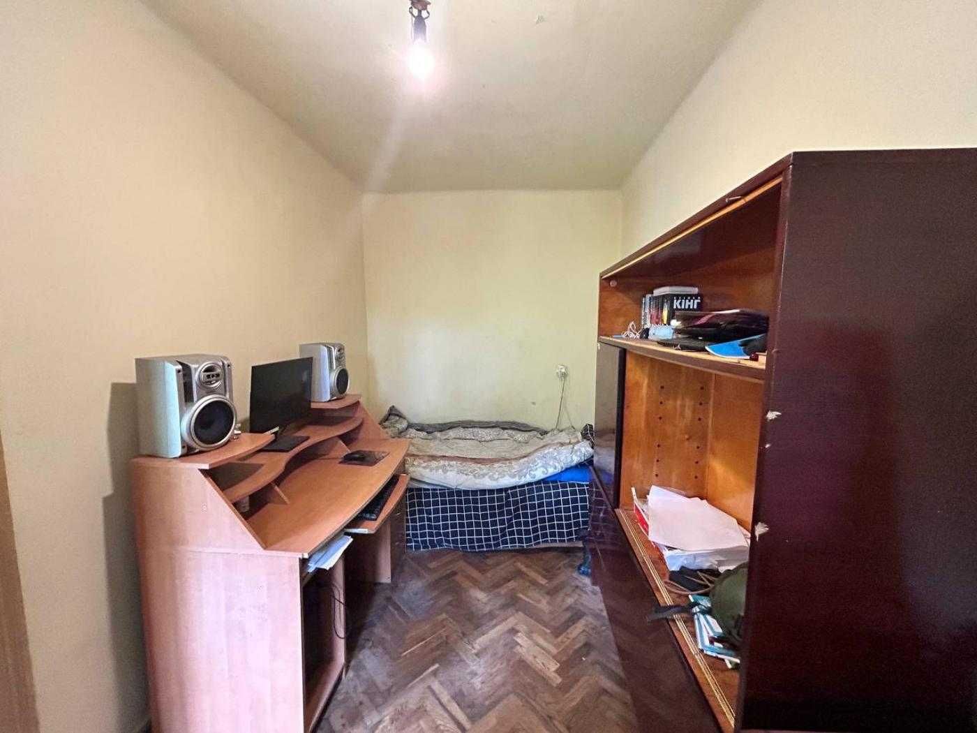 Продаж, 3 квартира, без ремонту, Гіпсова 64,цегла, Львів