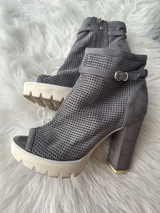 Botki letnie ażurowe zamszowe