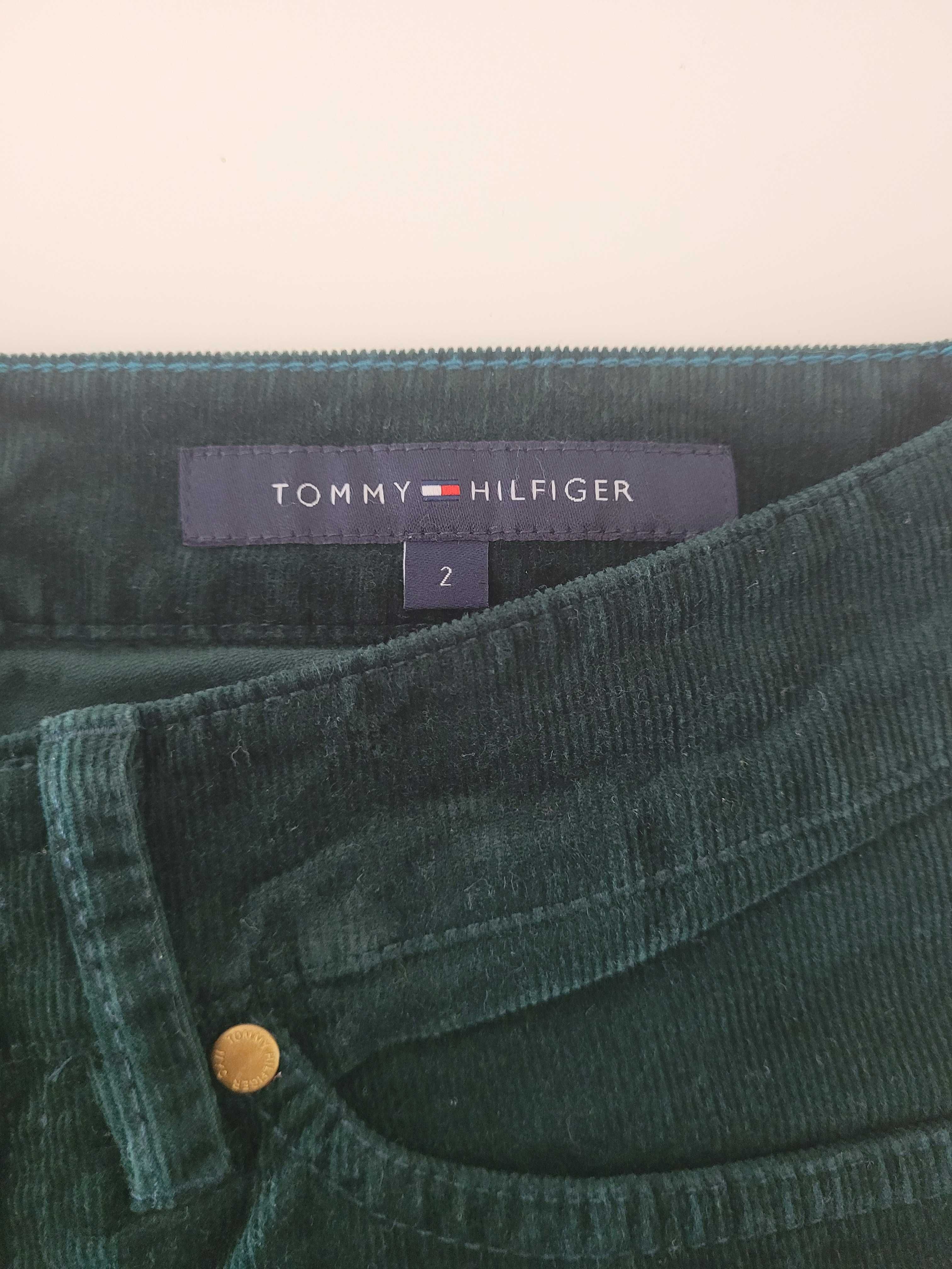 Calça Tommy Hilfiger original na verde esmeralda.