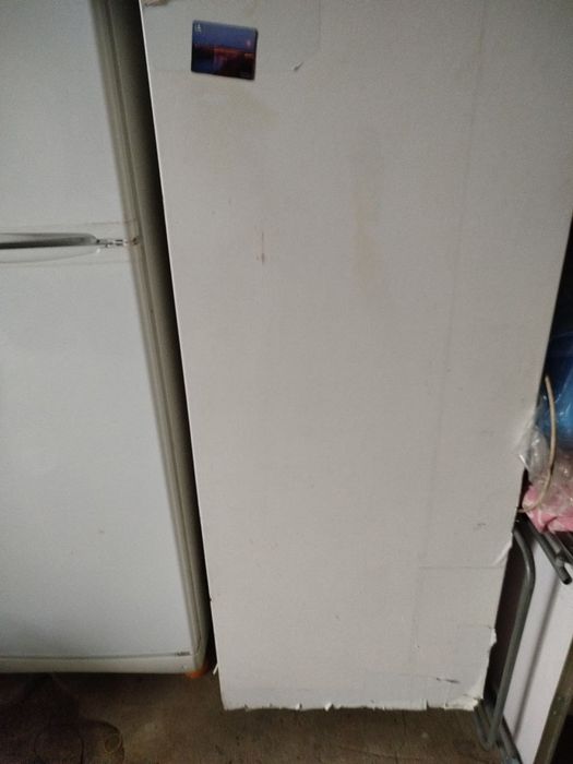 Холодильник все працює.