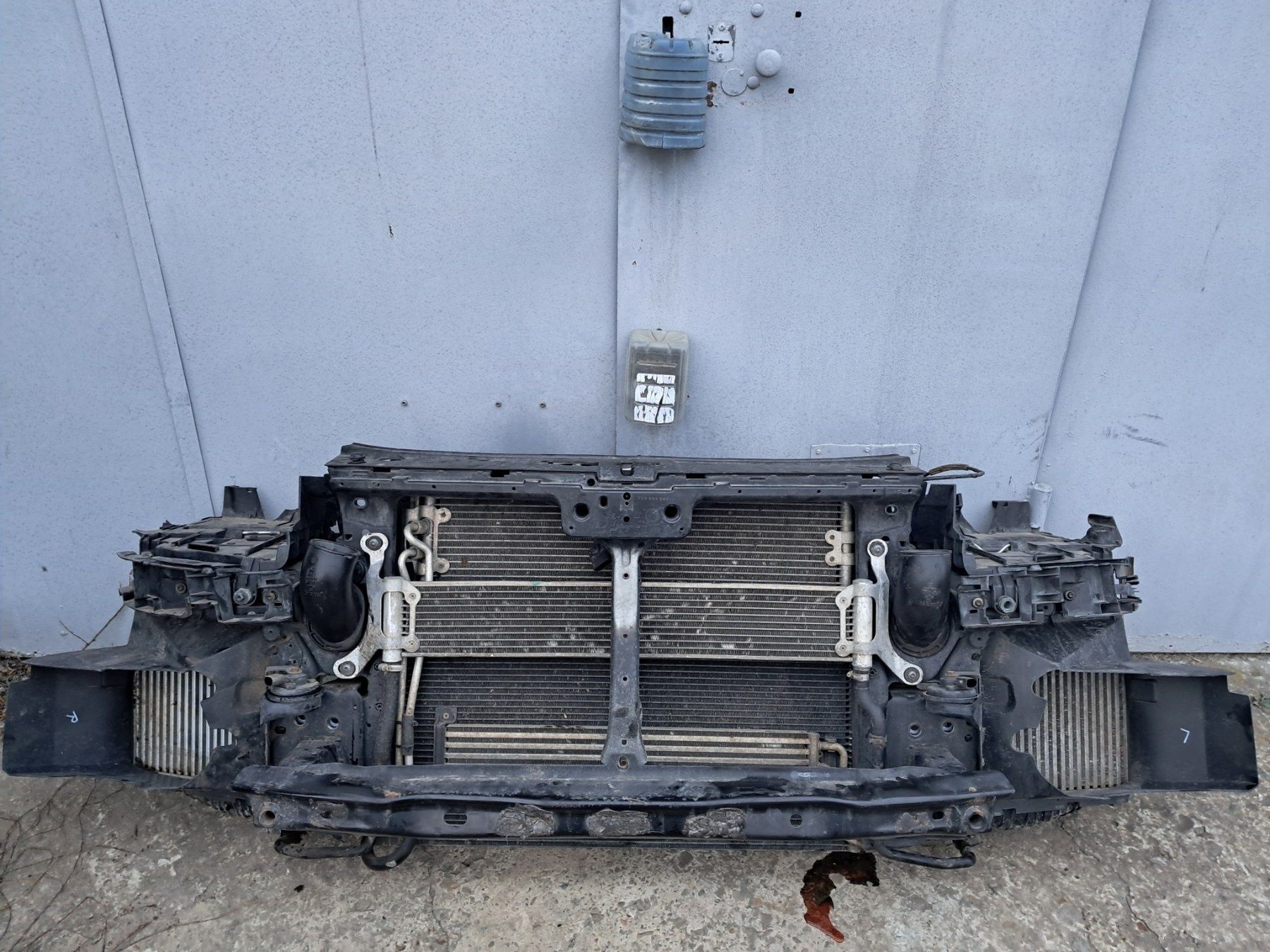 Радіатор vw touareg 2.5 3.0 5.0 tdi cayenne
Ауди Q7