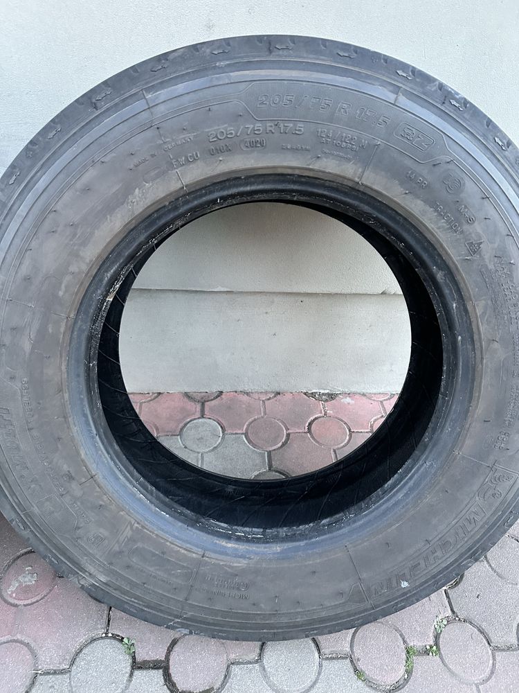 Opony 205/75/17.5 Michelin Xmulti
