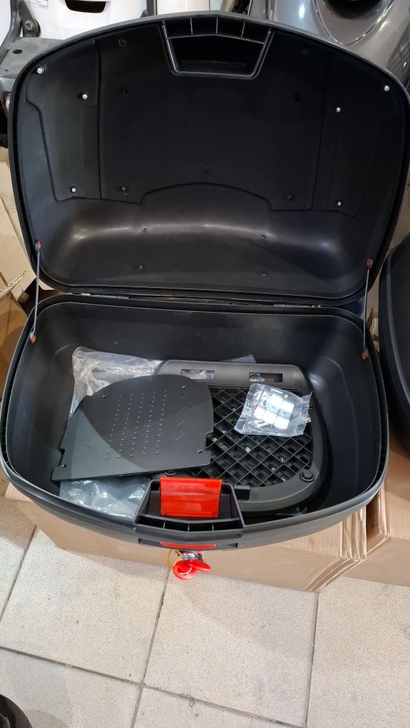 Продам кофр новий Korrer 48L підставка бистросйом