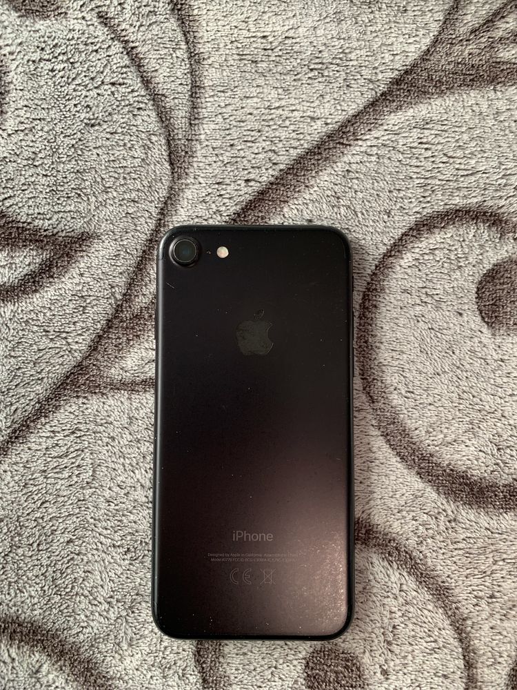 iPhone 7  б/у в гарному стані