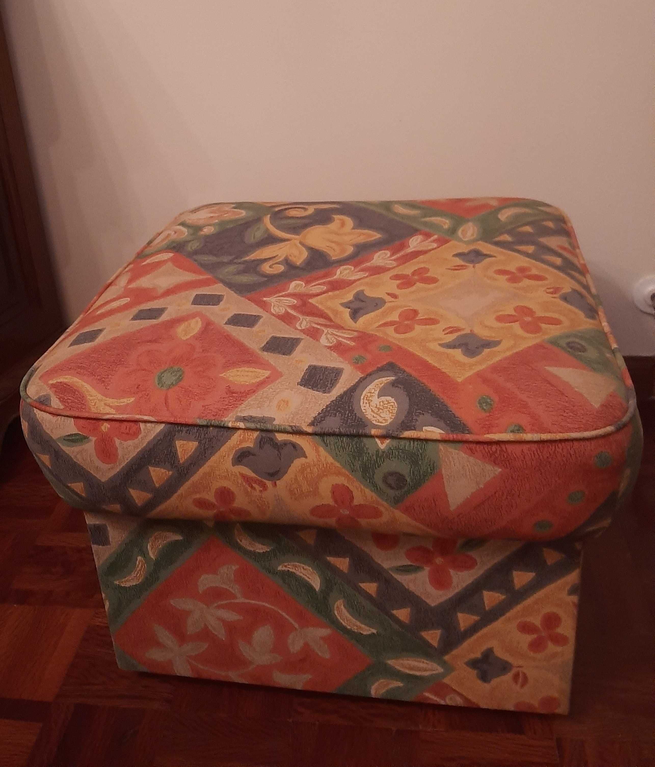 Sofá cama com apoio de pés