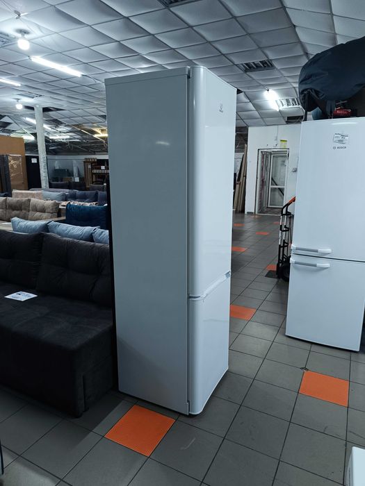 Двокамерий холодильник Indesit BIA20N