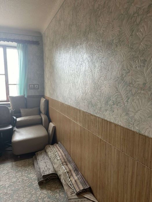 Продається 2-ох кімнатна квартира з автономним опаленням в центрі!