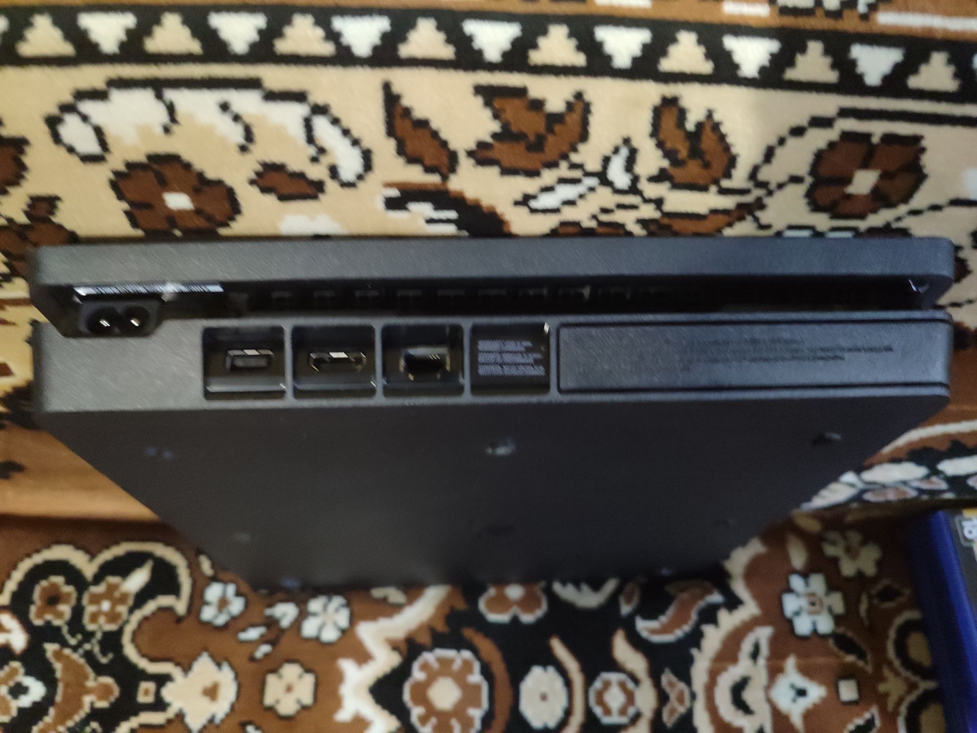 Playstation 4 slim b/y