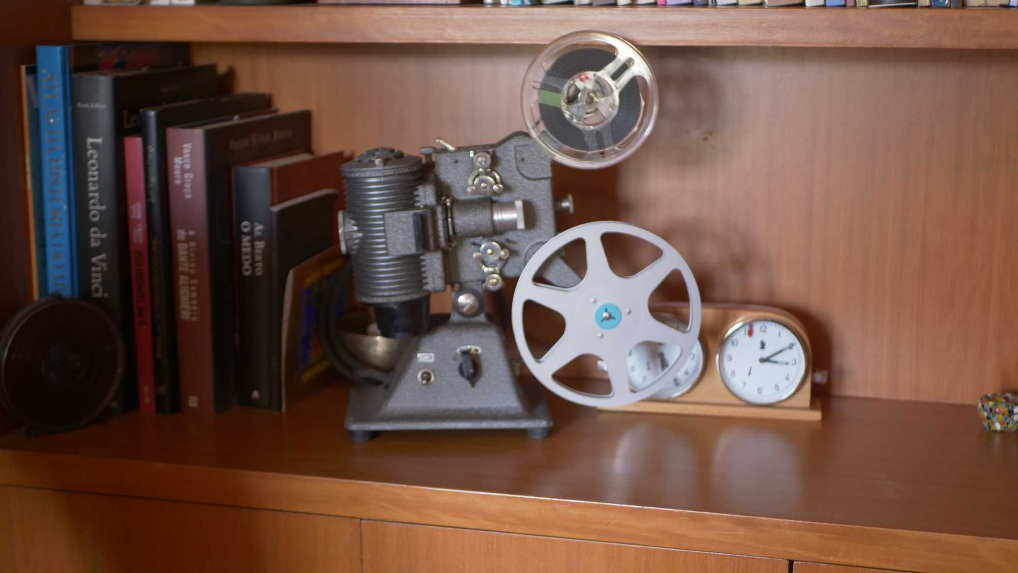 Antigo projetor de cinema