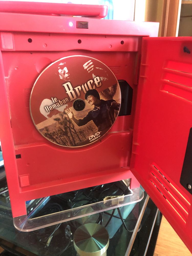 Stojace dvd z plyta w srodku