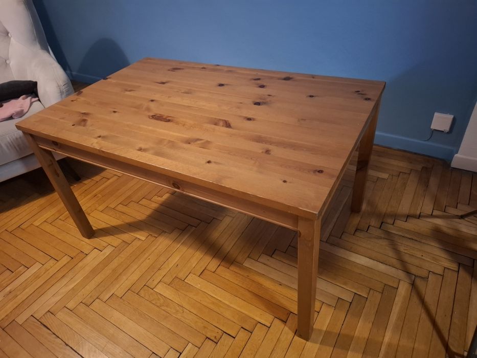 Stół  w dobrym stanie