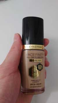 Podkład Max Factor Facefinity SPF20 N45 Warm Almond