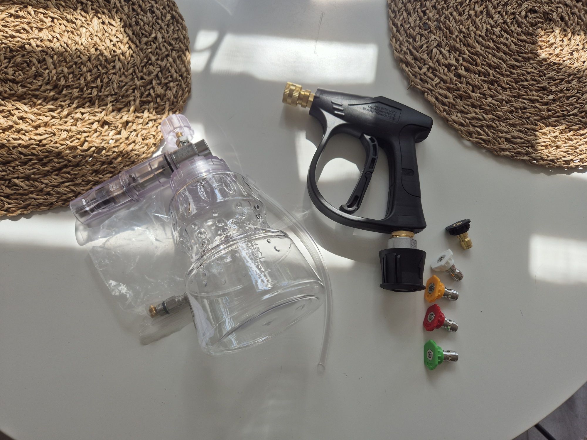 Krótki pistolet lanca z dyszami oraz pianownica Lavor Parkside Karcher