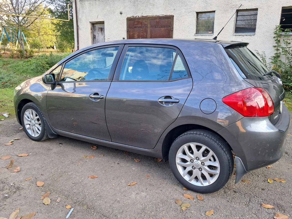 Toyota  2008г.1.6 бензин.