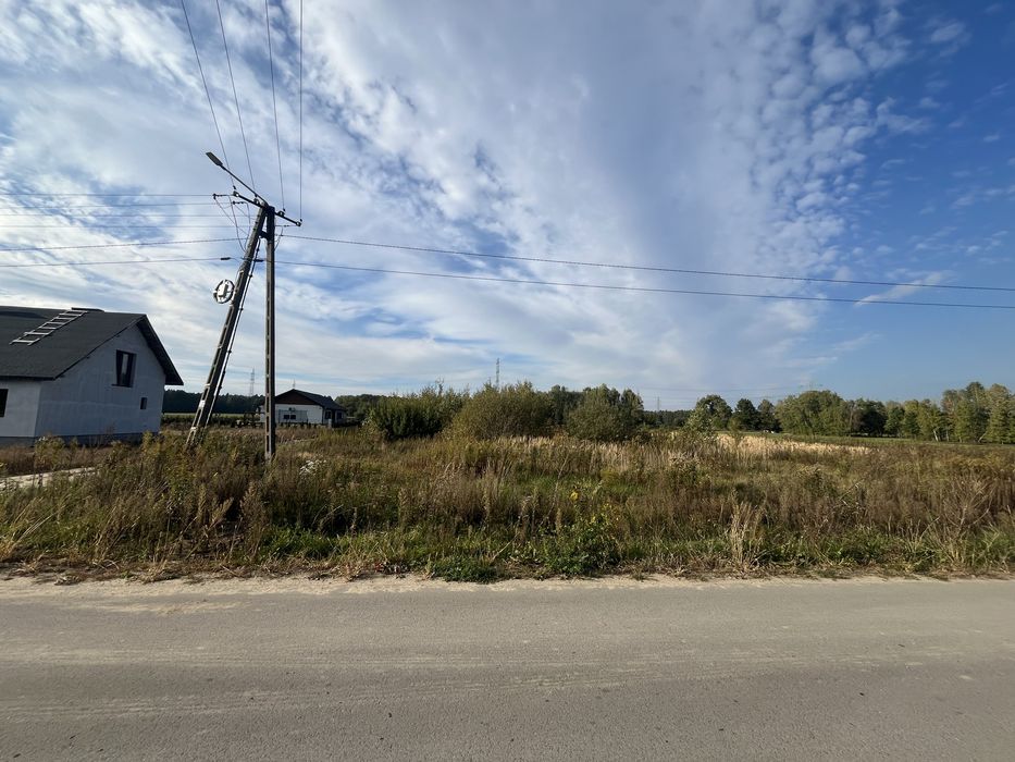 Mała działka budowlana z WZ przy drodze gminnej z mediami