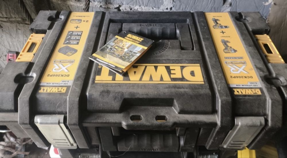 Nowa walizka skrzynia dewalt toughsystem 1 z wkładką