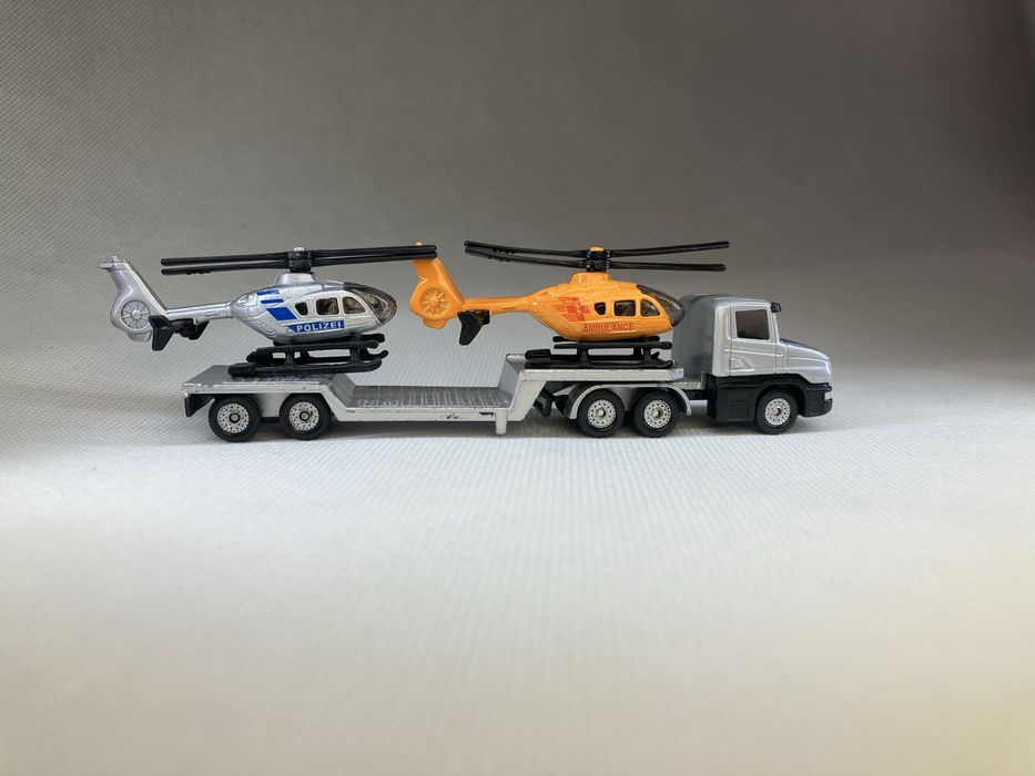 Resorak Scania plus dwa helikoptery Siku