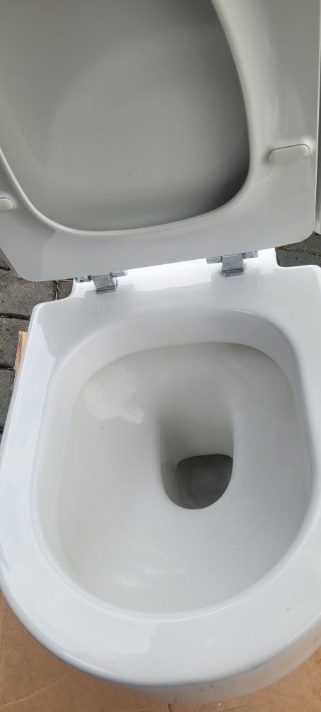 Muszla WC Roca Happening toaleta miska WC