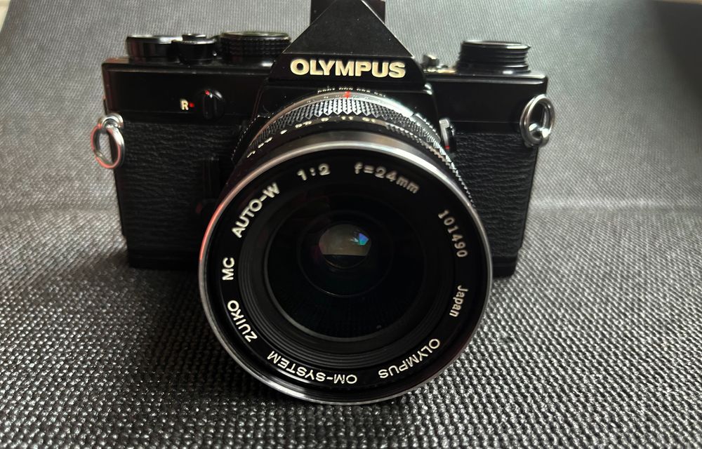 Olympus OM-1N + Zuiko Auto-W 24mm f/2 MC em Excelente Estado