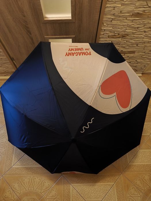 Duża parasolka na kiju