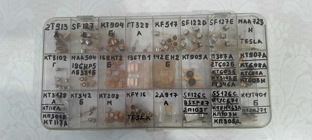 Для продажу різні радіодеталі: ТРАНЗИСТОРИ,МІКРОСХЕМИ,ДІОДИ і тд..