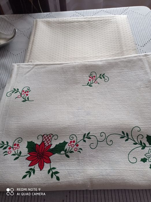 2 obrusy świąteczne 160/ 130 cm