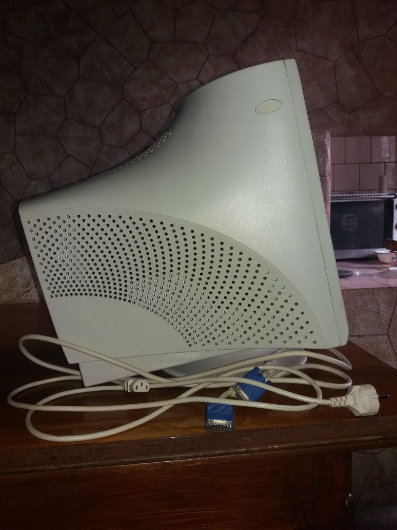 Монитор 17" Samsung SyncMaster 700IFT, оптимален для гейминга